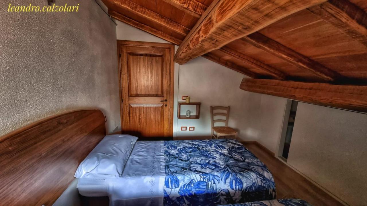 La scuola del castello località San Giovanni Spello Esterno foto