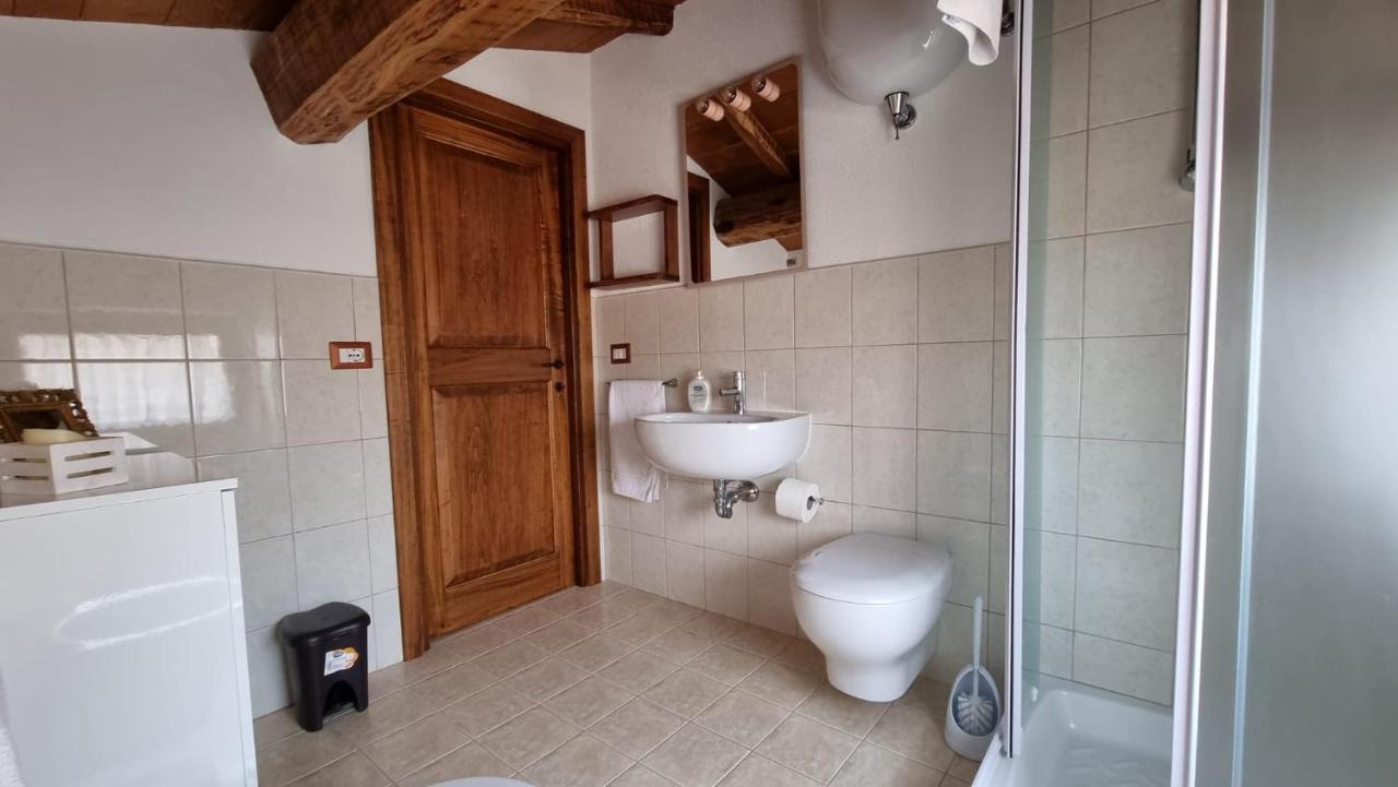 La scuola del castello località San Giovanni Spello Esterno foto